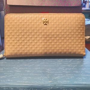 SOLD 🚫🚫❌Tory Burch Wallet